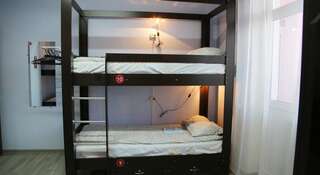 Гостиница Like Hostel Нижневартовск Односпальная кровать в 6-местном общем мужском номере-1