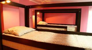 Гостиница Like Hostel Нижневартовск Односпальная кровать в смешанном общем номере (10 взрослых)-2